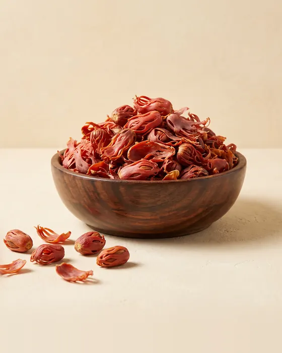 Javitri Cutting in a wooden bowl